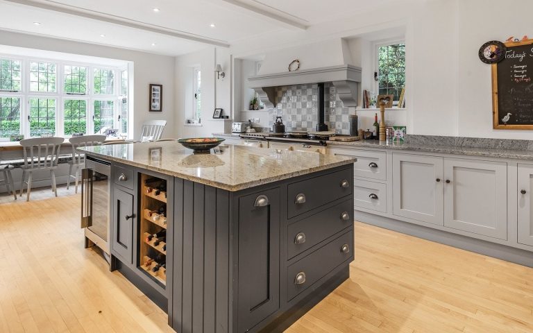 Classic Shaker Kitchen in F&B Pavilion Grey & Railings’