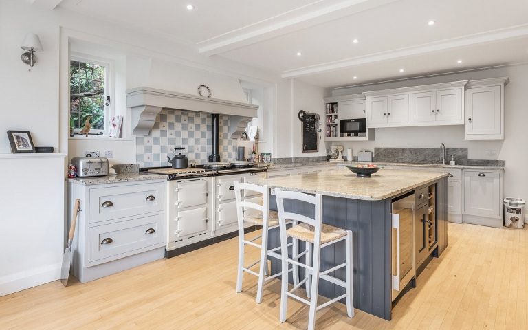 Classic Shaker Kitchen in F&B Pavilion Grey & Railings’